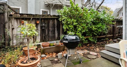 This guest house is a 0 bedroom(s), 1 bathrooms, located in Chico, CA.