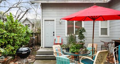 This guest house is a 0 bedroom(s), 1 bathrooms, located in Chico, CA.