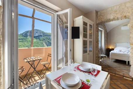 Interior. Apartment "Casa Virginia - Vigna" with Sea View, Shared Pool & Wi-Fi