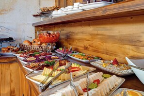Free daily buffet breakfast - Enjoy Stone Hotel  (Nevsehir)