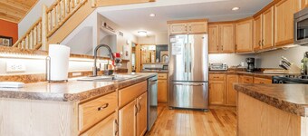 FAMILY RETREAT NEAR CASTLE ROCK LAKE - PET FRIENDLY