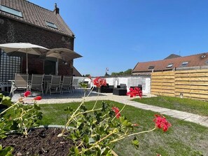 屋外ダイニングエリア