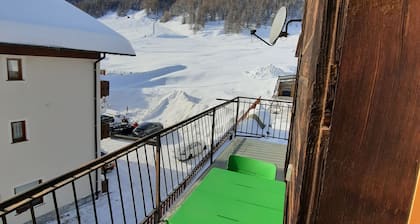 Apartment 'Appartamento Zefiro' with Mountain View, Balcony and Wi-Fi