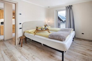 2 bedrooms, free WiFi, bed sheets - Apartment 'Appartamento Zefiro' with Mountain View, Balcony and Wi-Fi (Livigno)