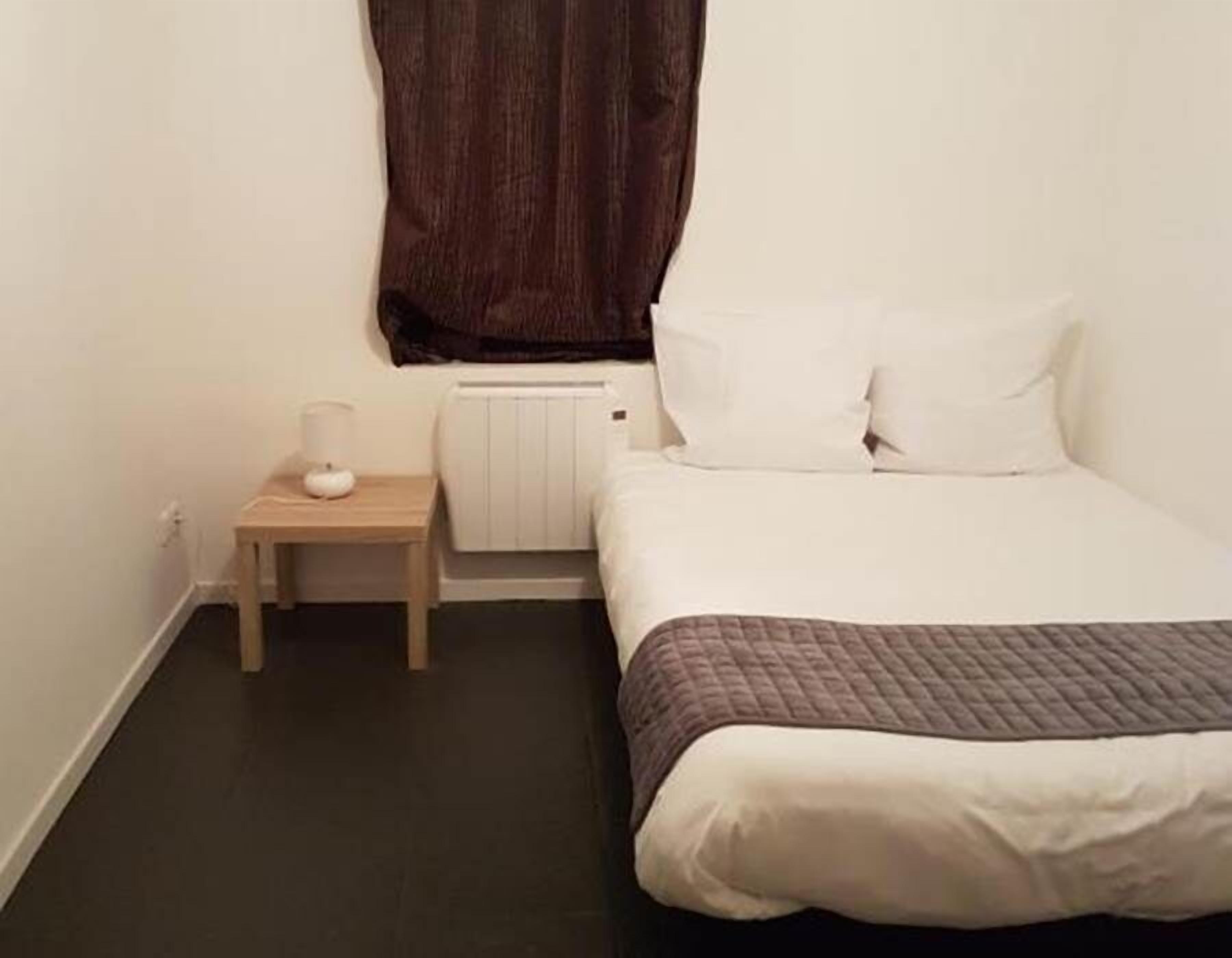 Decoración personalizada, tabla de planchar con plancha y wifi gratis 