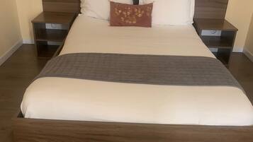 Habitación doble | Decoración personalizada, tabla de planchar con plancha y wifi gratis