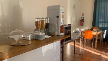 Päivittäinen buffetaamiainen (9 EUR per henkilö)