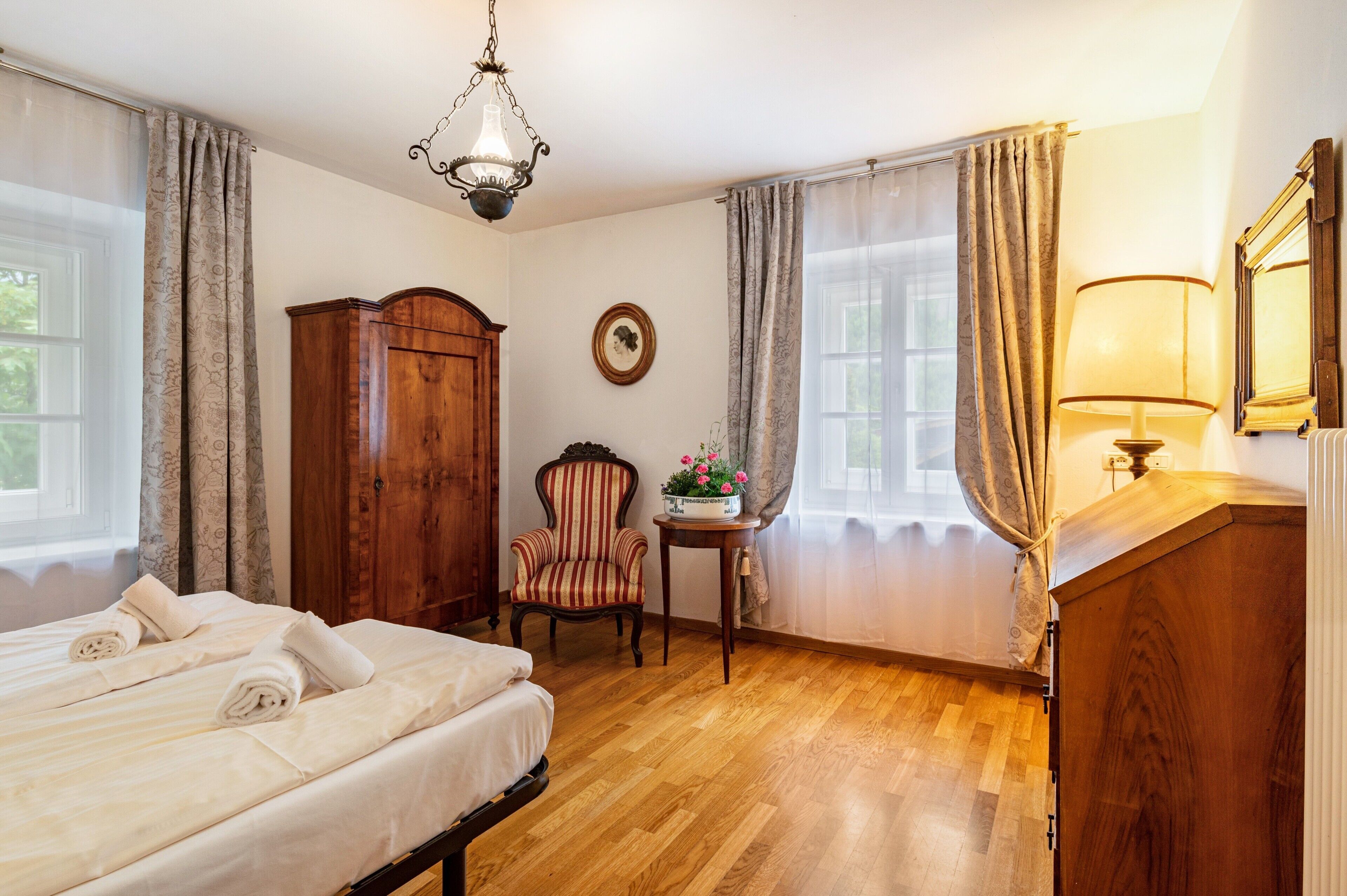 4 quartos, ferros/tábuas de passar roupa, Wi-Fi de cortesia