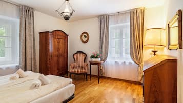 4 quartos, ferros/tábuas de passar roupa, Wi-Fi de cortesia