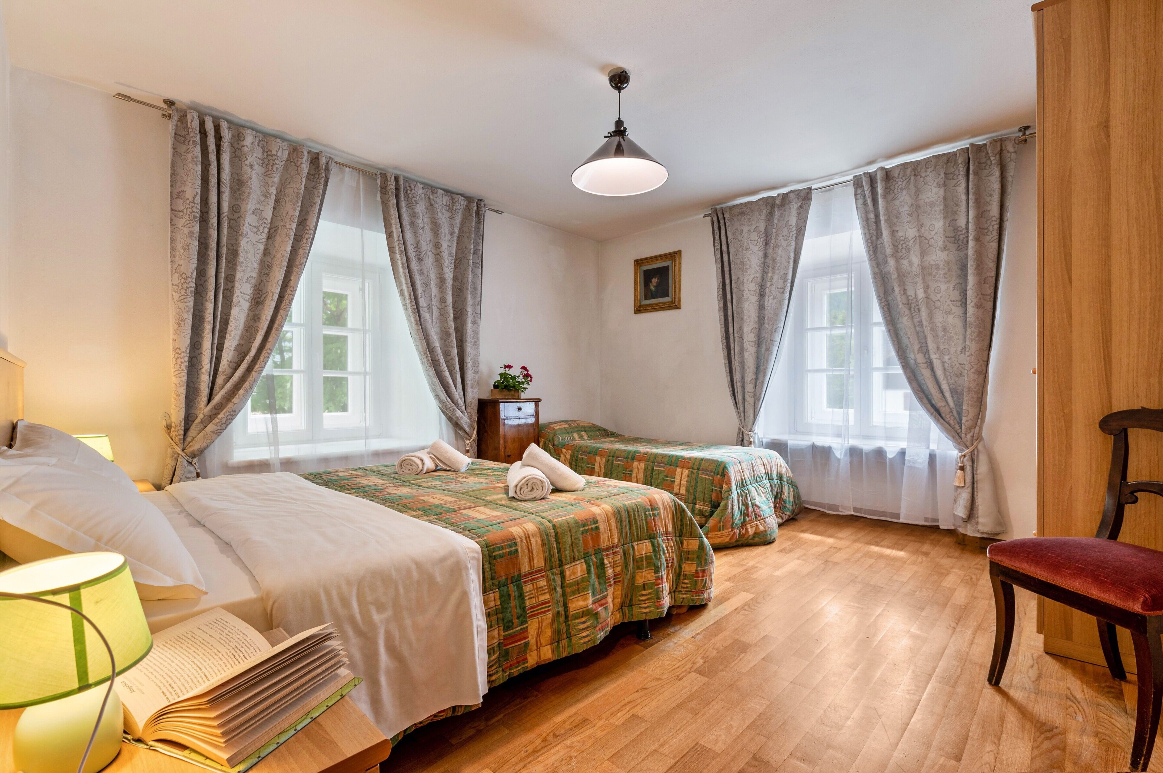 4 bedrooms, iron/ironing board, free WiFi, bed sheets