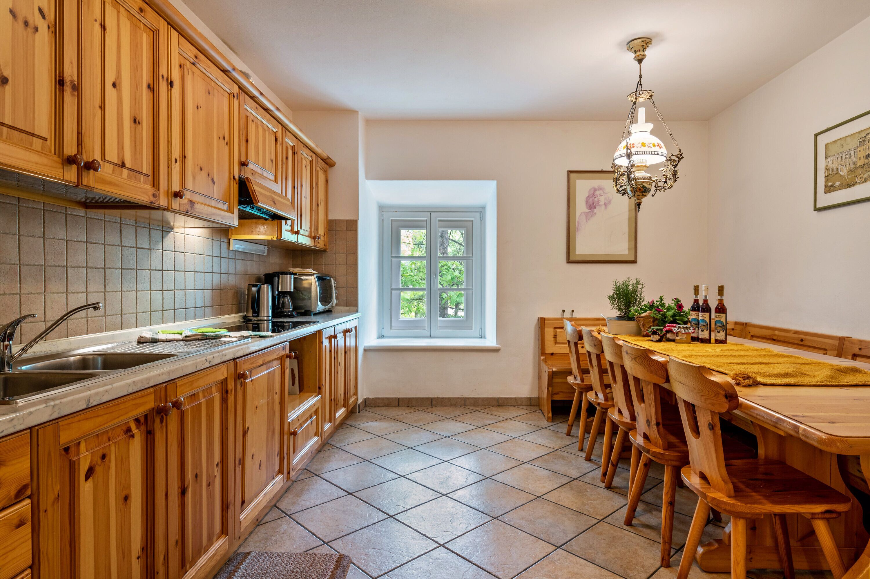 Kühlschrank, Mikrowelle, Herdplatte, Geschirrspüler