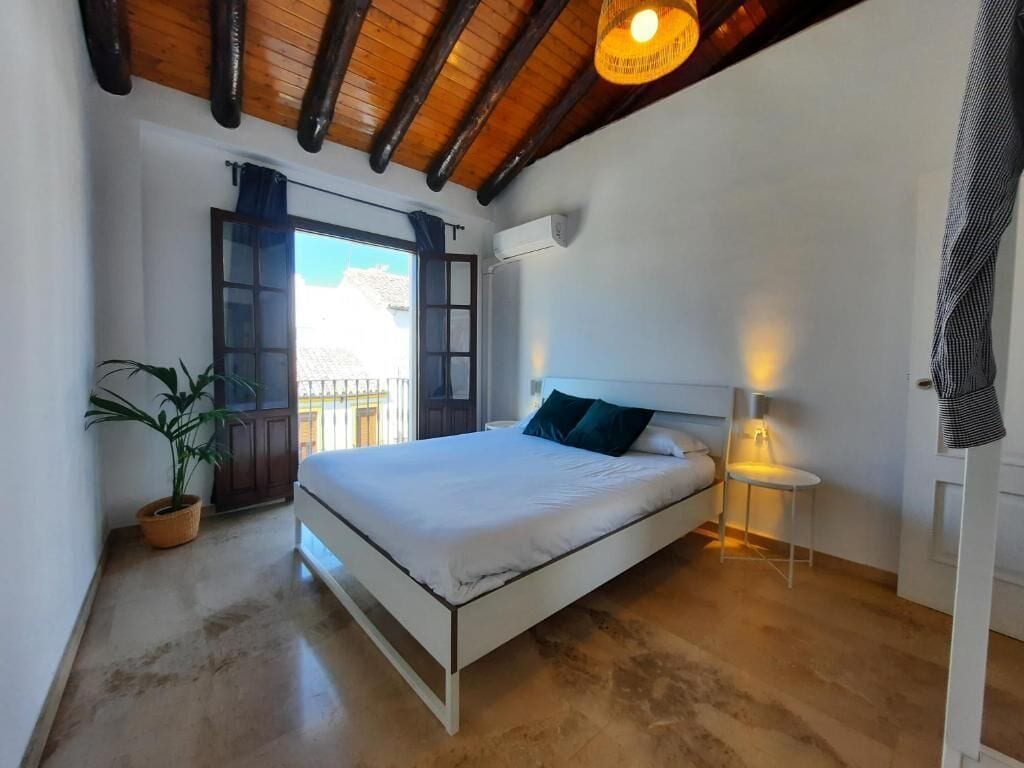 Ropa de cama de alta calidad, cubrecamas y muebles diferentes 