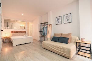 Ropa de cama de alta calidad, cubrecamas y muebles diferentes 