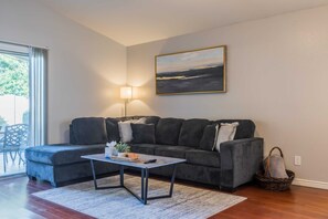 テレビ、書斎 / ワークスペース