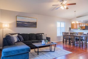 テレビ、書斎 / ワークスペース