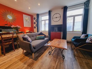 TV - Charming Cottage with Modern Amenities, Near Scenic Trails and UNESCO Heritage Sites (Wallers)