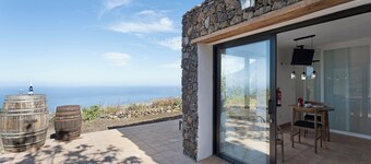 Holiday Home 'Apartamento El Moral' with Sea View, Private Terrace and Wi-Fi
