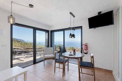 Holiday Home 'Apartamento El Moral' with Sea View, Private Terrace and Wi-Fi