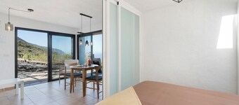 Casa vacanze 'Apartamento El Moral' con vista mare, terrazza privata e Wi-Fi