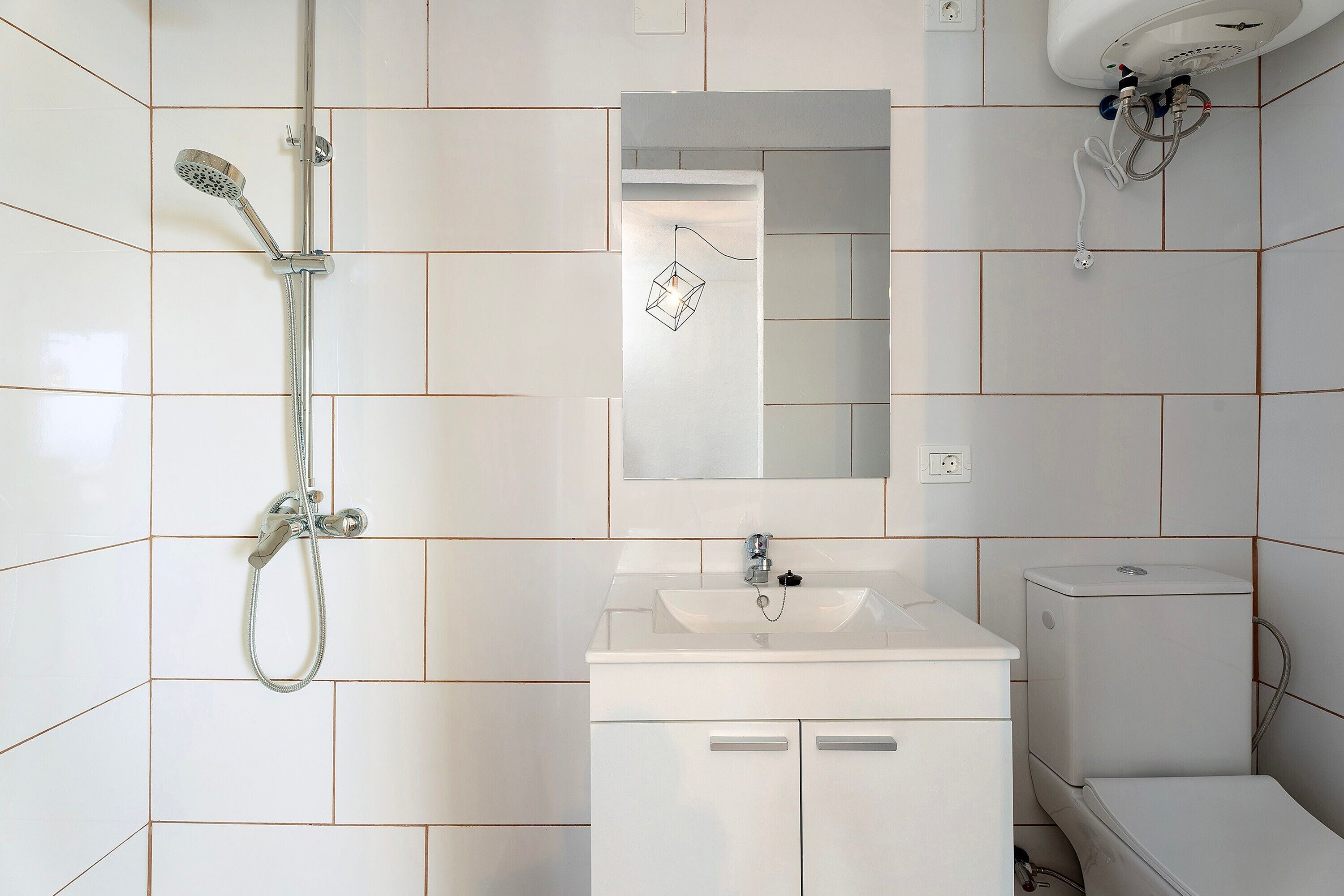 Een douche, een haardroger, handdoeken