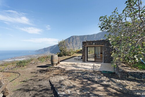 Holiday Home 'Apartamento El Moral' with Sea View, Private Terrace and Wi-Fi