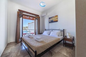 2 bedrooms, free WiFi, bed sheets - Holiday Home 'Villa Virginia' with Balcony, Wi-Fi and Air Conditioning (Andros)