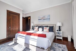 4 bedrooms, iron/ironing board, travel cot, WiFi - Tee n’ Sea | Luxury Getaway - Golf & Coastal Views (Groton)