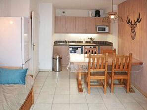 Interior - Ski-in/Ski-out Apartment with Pool, 4/5 people, Les Orres 1800 (Les Orres)