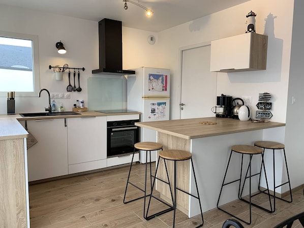 Fridge, microwave, oven, dishwasher