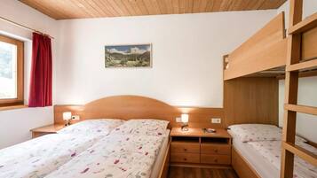 1 bedroom, free WiFi, bed sheets