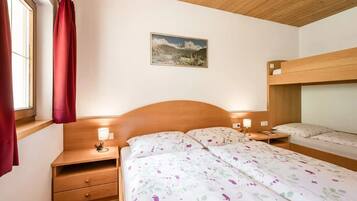 1 bedroom, free WiFi, bed sheets