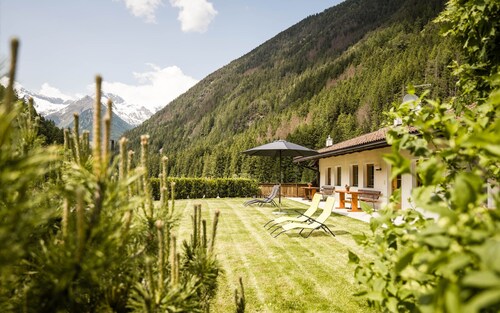 Farm Stay at Angererhof – Apartment 'Hannes' with Mountain View, Garden & Wi-Fi