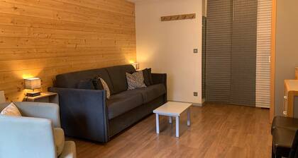 Studio for 4 with balcony and WIFI in city center