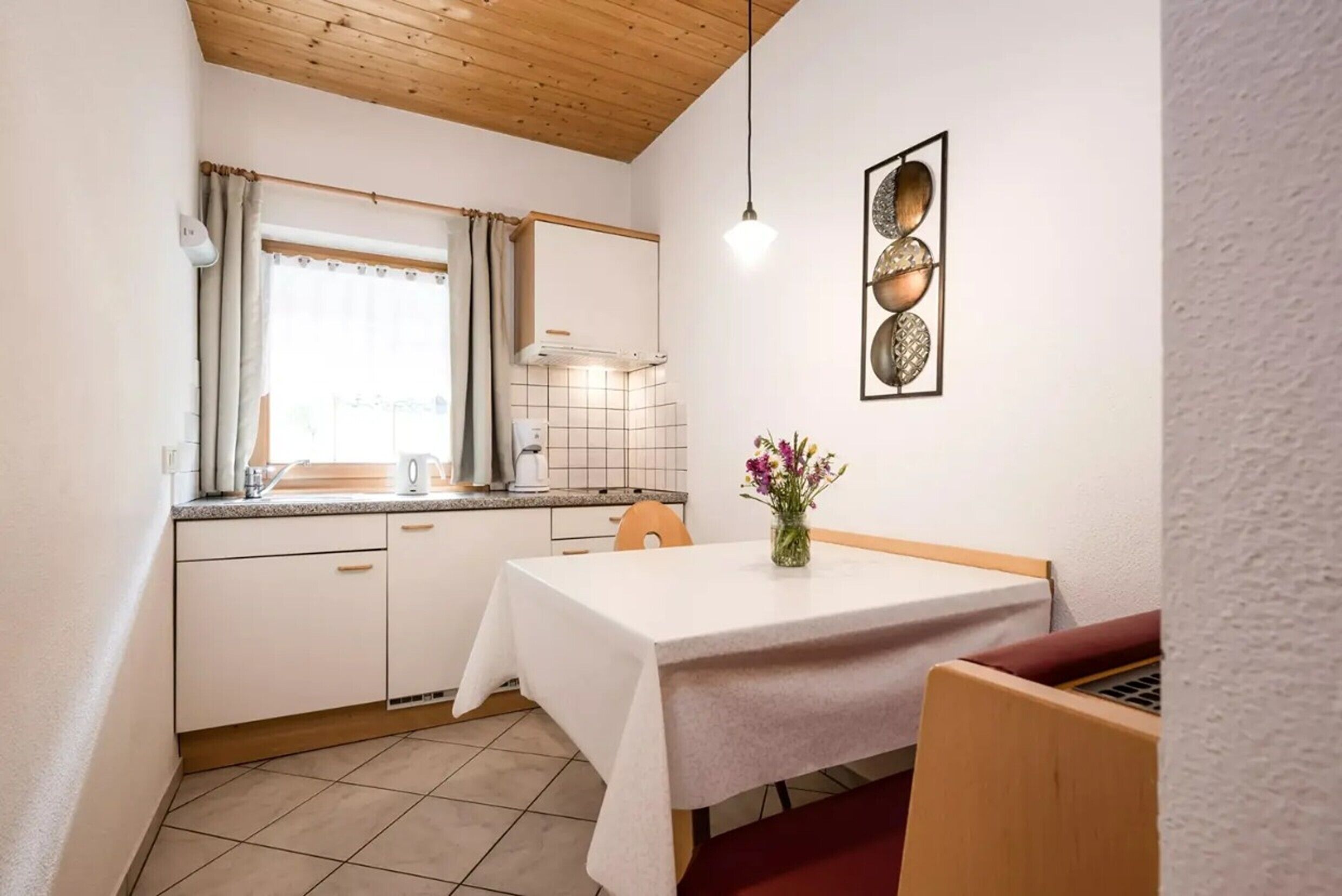 Réfrigérateur, plaque de cuisson, cafetière/bouilloire