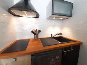 Microwave, stovetop, coffee/tea maker, electric kettle