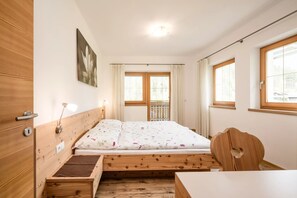 2 quartos, Wi-Fi de cortesia, roupa de cama