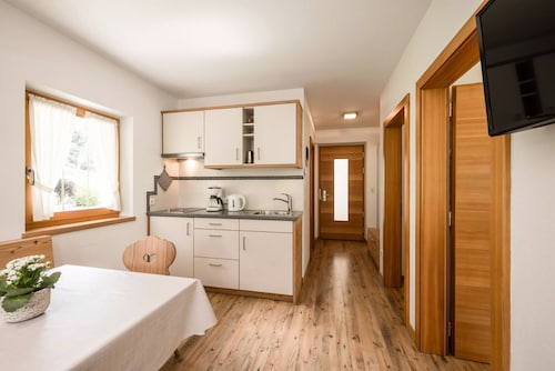 Angererhof - Apartamento vacacional 'Leni' con vistas a la montaña, jardín privado y Wi-Fi