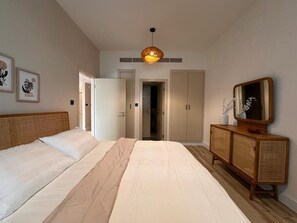 1 bedroom, iron/ironing board, travel cot, WiFi - Modern-Chic 1BR in The Greens - Central Dubai (Dubai)