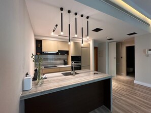 Fridge, microwave, oven, stovetop - Modern-Chic 1BR in The Greens - Central Dubai (Dubai)