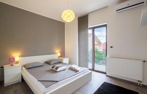 3 makuuhuonetta, vauvan matkasänky, ilmainen Wi-Fi, vuodevaatteet