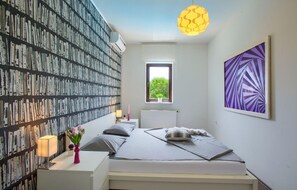 3 bedrooms, travel cot, free WiFi, bed sheets
