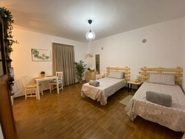 Studio | Free WiFi, bed sheets