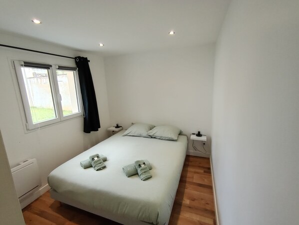 2 chambres, fer et planche à repasser, lit parapluie, Wi-Fi gratuit