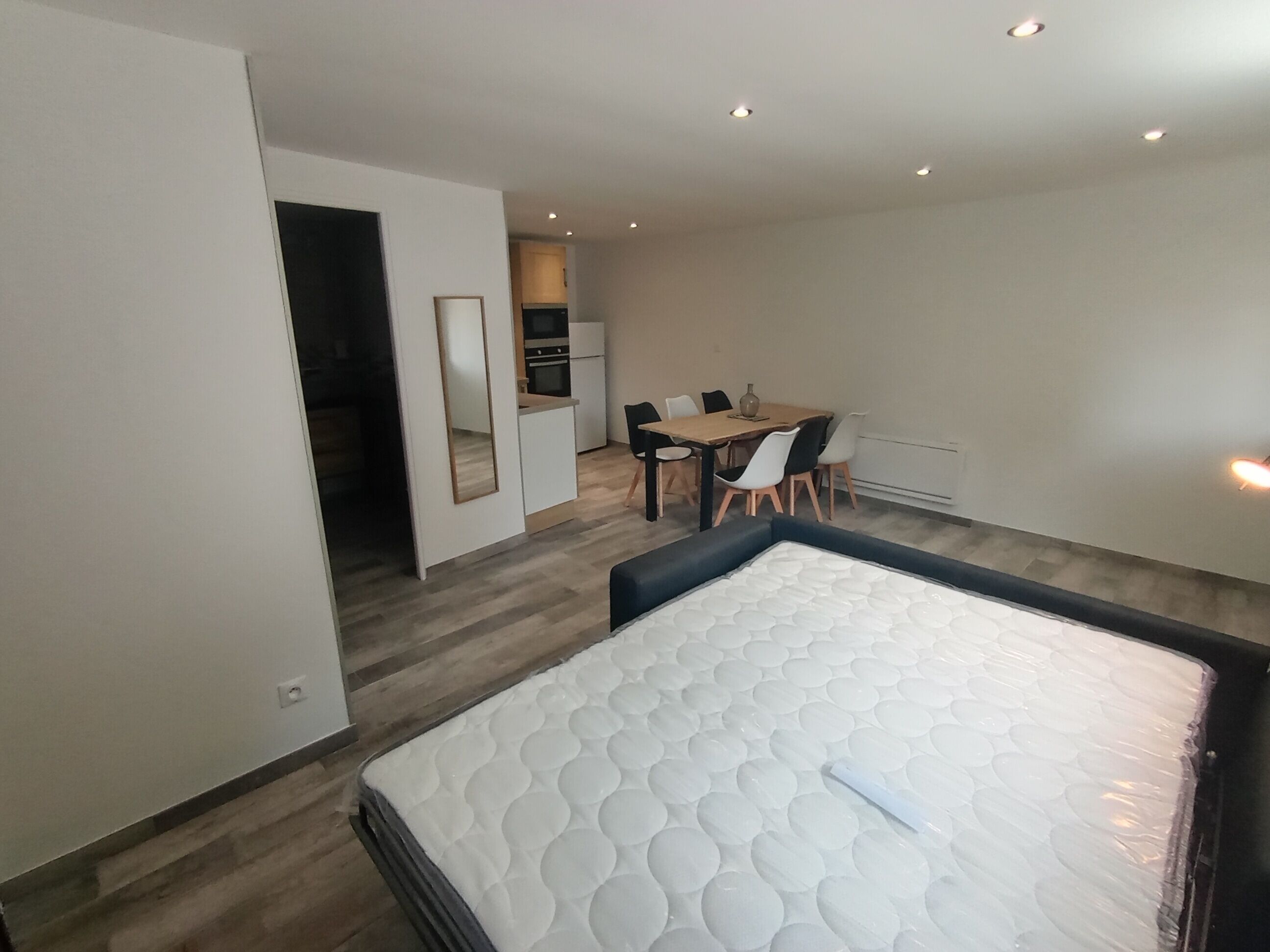 2 bedrooms, iron/ironing board, travel cot, free WiFi