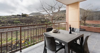 Holiday Home 'Casa Girdana' with Sea View, Private Terrace and Wi-Fi
