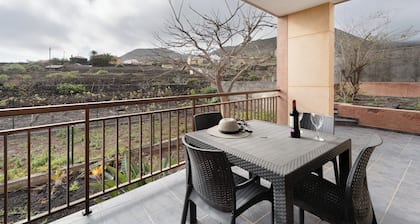 Holiday Home 'Casa Girdana' with Sea View, Private Terrace and Wi-Fi