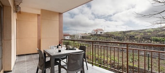 Holiday Home 'Casa Girdana' with Sea View, Private Terrace and Wi-Fi