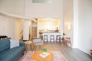 Executive Apartment | 3 bedrooms, iron/ironing board, free WiFi
