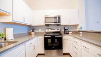 Appartement Exécutif | Cuisine privée | Réfrigérateur, micro-ondes, four, plaque de cuisson