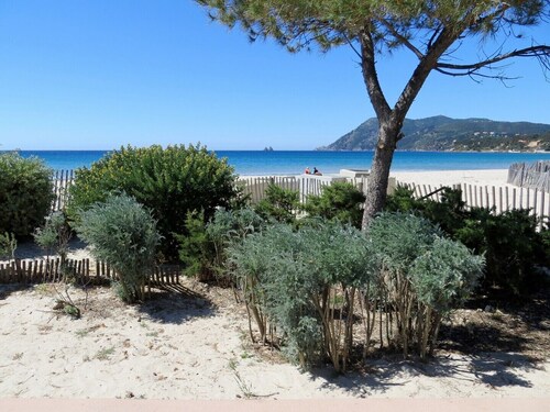 Apartment 'Appartement Dans Cadre De Verdure' with Private Terrace, Private Garden and Wi-Fi